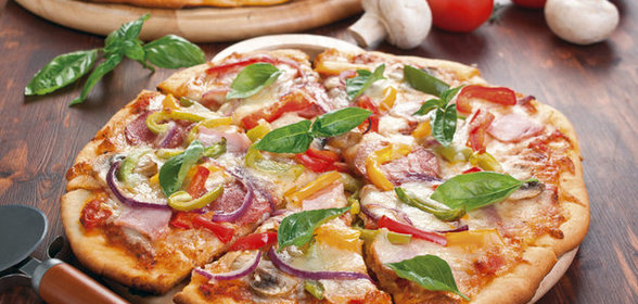 Пицца со сладким перцем и ветчиной