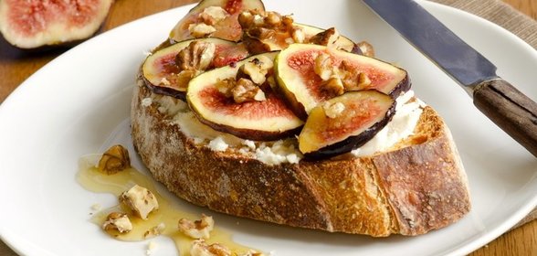 Быстрый перекус: французский тост с инжиром