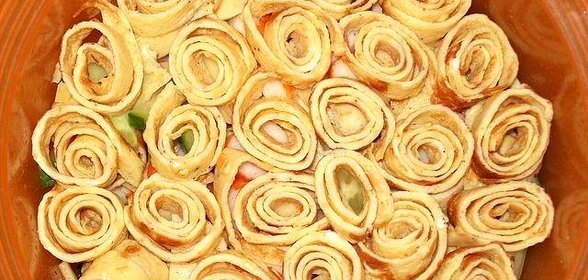 Салат из говядины с омлетом