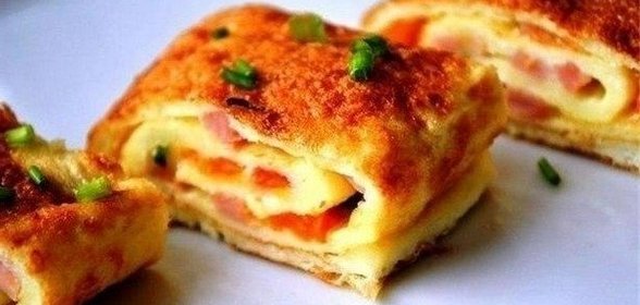 Омлет с ветчиной и помидорами