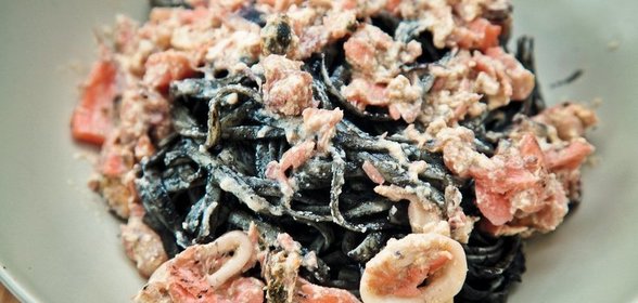 Черная паста с морепродуктами