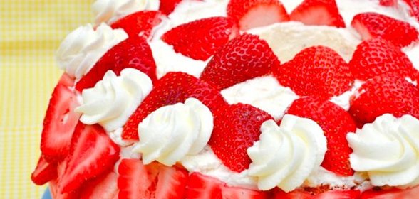 Бисквитный клубничный торт