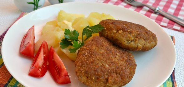 Курино-говяжьи котлеты с картофелем и баклажанами