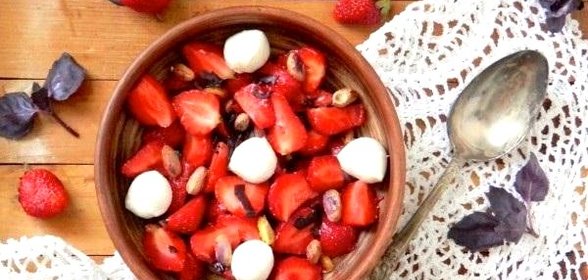 Клубничный капрезе