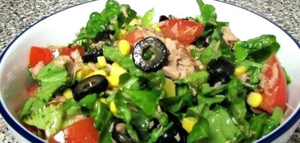 Зеленый салат с туцом