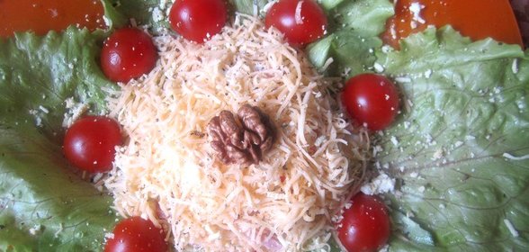 Салат с ветчиной и грецкими орехами