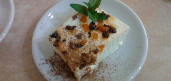 Творожный десерт с черносливом,курагой и изюмом