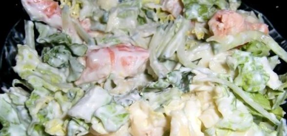 Салат с креветками и пекинской капустой