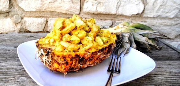 Салат Нежность с креветками и ананасом