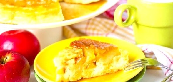 Пирог с карамелью и яблоками в микроволновке