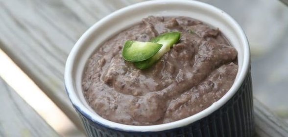 Хумус из черной фасоли