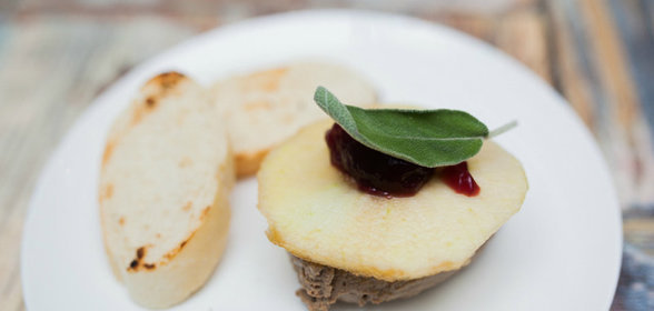 Нежный паштет из телячьей печени с гренками