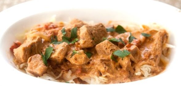 Гуляш из курицы со сметаной
