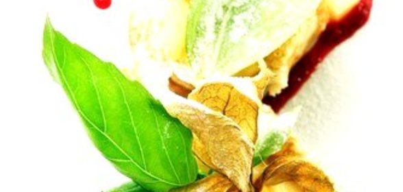 Тонкие блинчики с яблоками