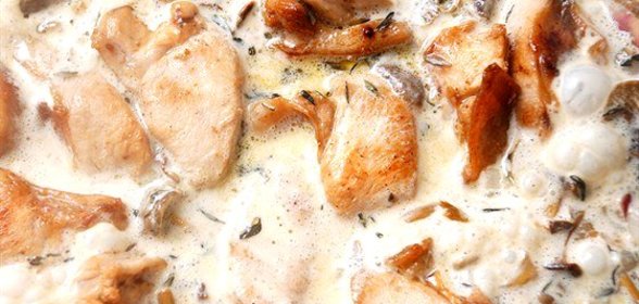 Заяц тушеный, в сметане