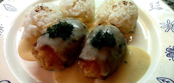 Рыбные котлеты по‑русски из трески с капустой и салом