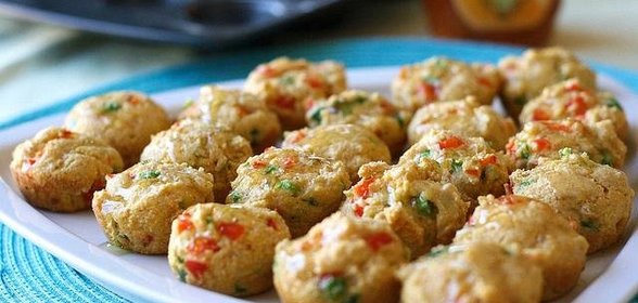 Кукурузные шарики с луком и болгарским перцем