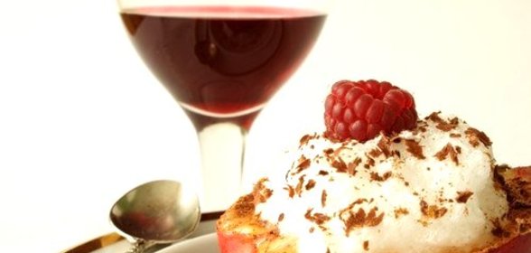 Яблоки под белковым кремом