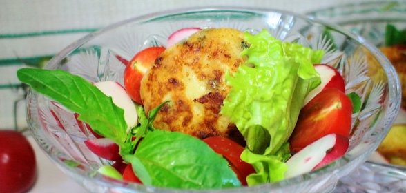 Салат с сырниками