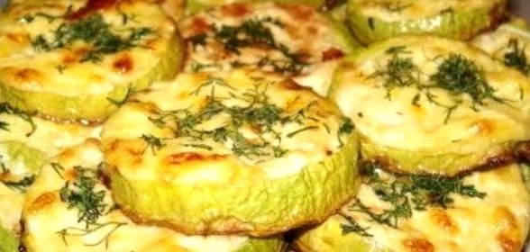 Кабачки, запеченные со сметаной и чесноком