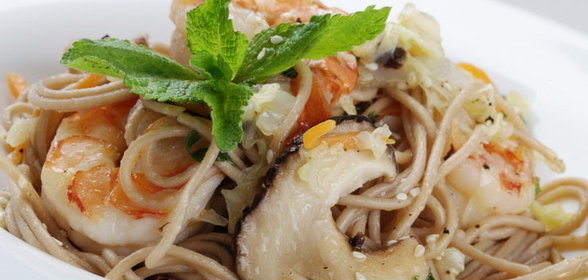 Лапша соба с креветками