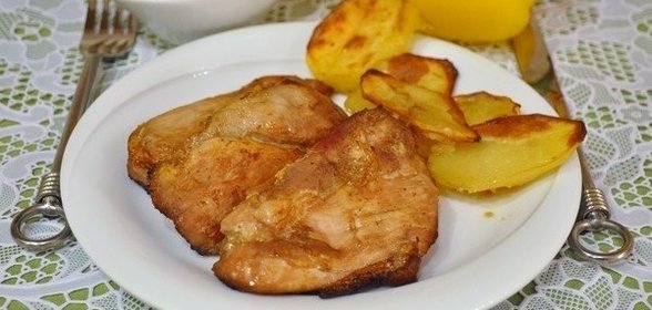 Свинина, запеченная с картофелем