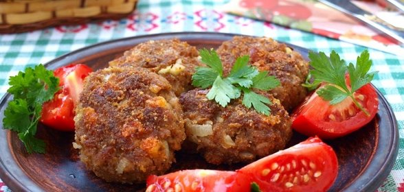 Сочные котлеты с сыром и жареным луком