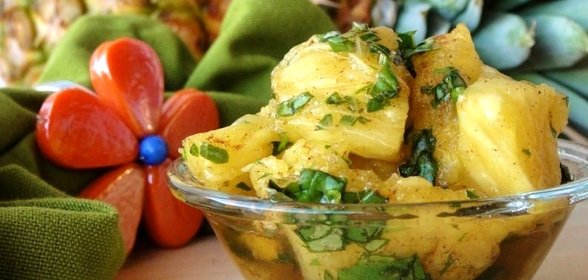 Десерт из свежего ананаса