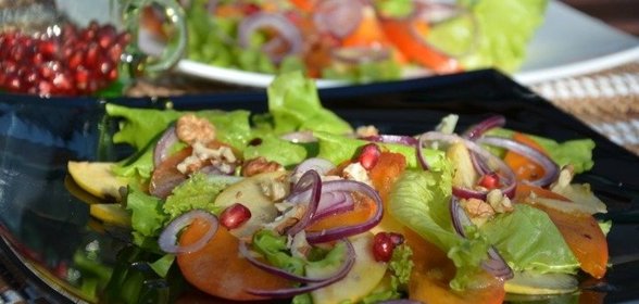 Салат с хурмой