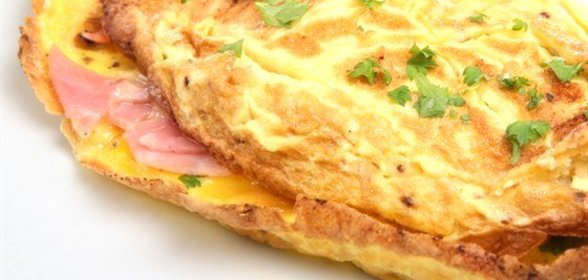 Омлет-суфле с ветчиной и чеддером