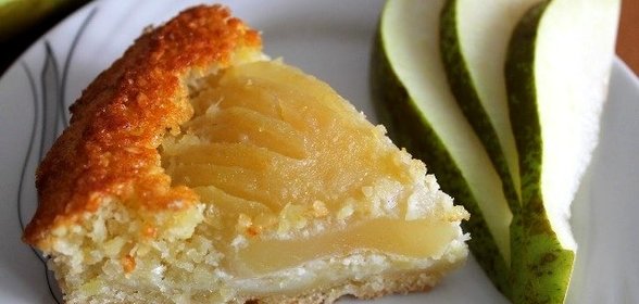 Грушевый пирог с миндалем