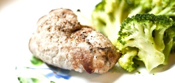 Свиные рулеты с сыром и маринованными огурцами