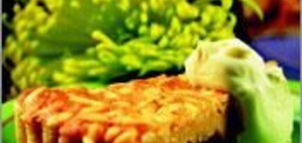 Песочный торт с орехами и изюмом