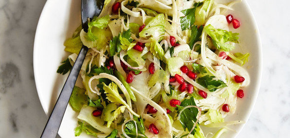 Салат с сельдереем, фенхелем и зернами граната