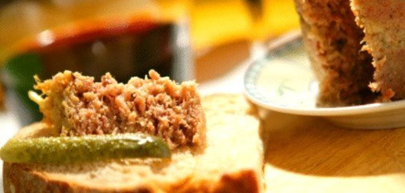 Яичный паштет с корнишонами