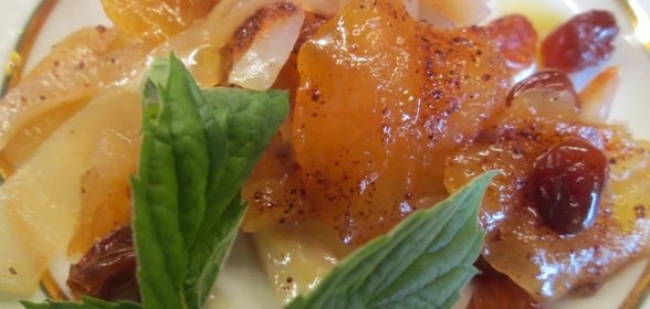 Десерт из тушеной репы с яблоком, с ароматом корицы