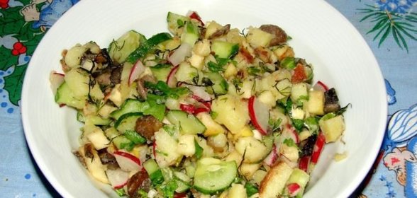 Салат из жареных шампиньонов с огурцом