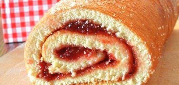 Бисквитный рулет с творогом