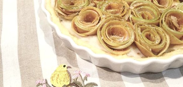 Пирог с яблочными розами