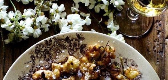 Цветы акации во фритюре