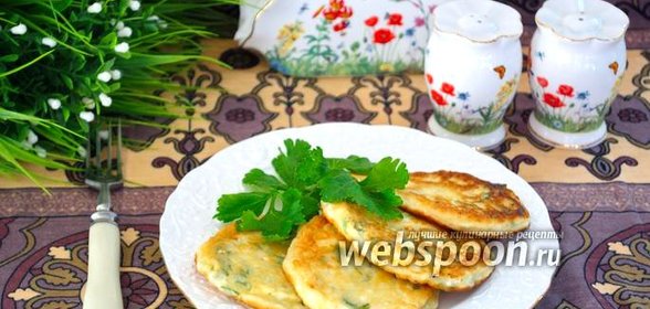 Оладьи из брынзы с зеленью и сметаной