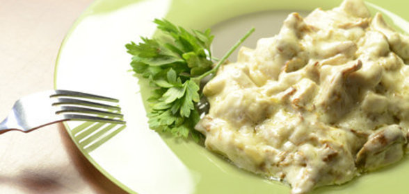 Лисички с куриным филе в сливочном соусе