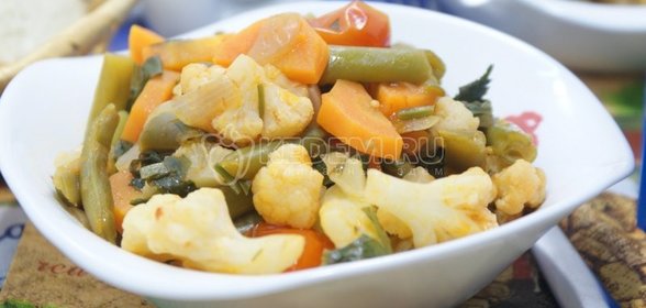 Шоколадно-миндальное рождественское полено