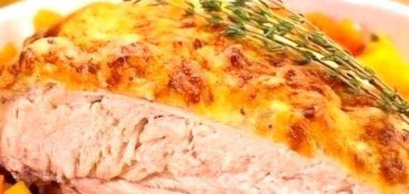 Куриная грудка под йогуртовым соусом с сыром