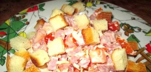 Салат с копченым колбасным сыром