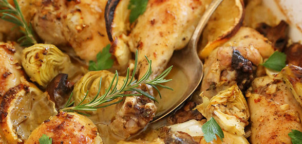 Запеченные куриные окорочка с лимоном, чесноком и травами