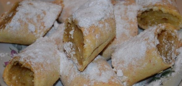 Рулетики с яблоком из творожного теста