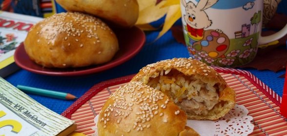 Плов с курицей в булочке