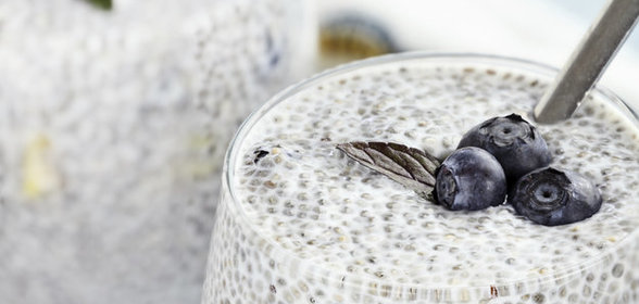 Утренний пудинг из семян чиа с черникой