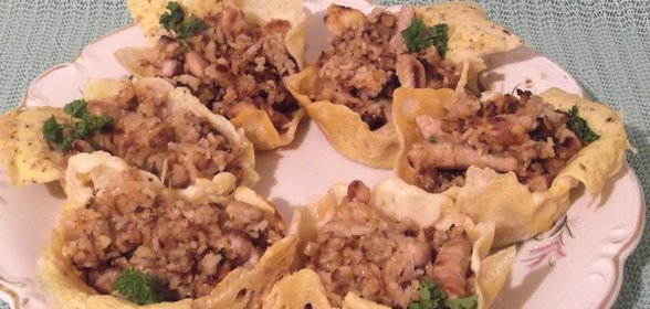 Рис с мясом в сырной тарелочке